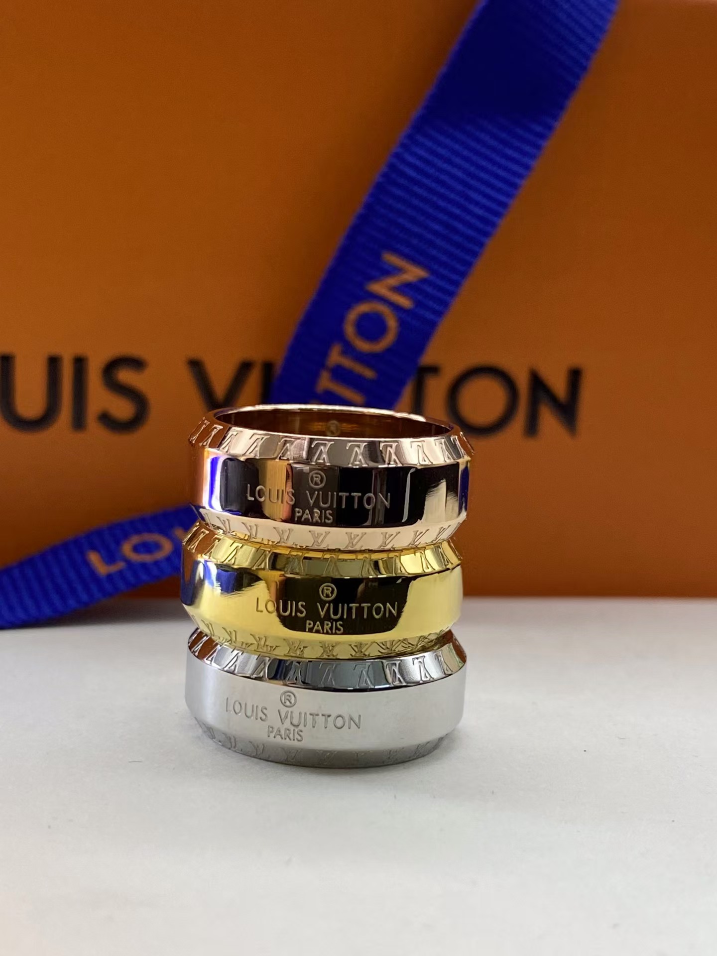 Louis Vuitton Unisex Wide Ring - Best Replica Jewelry™