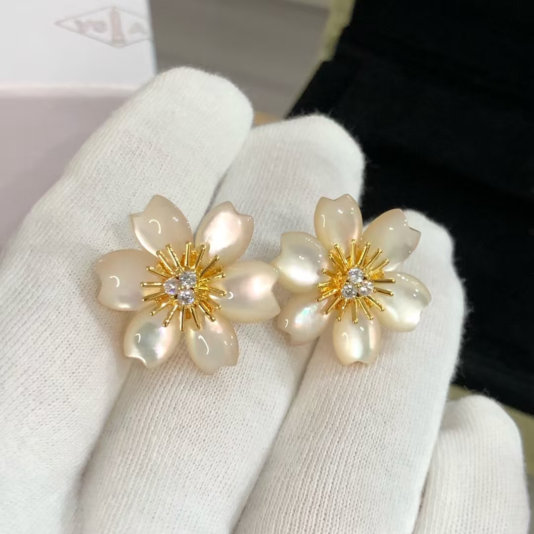 VCA Rose de Noël Christmas Earrings - Best Replica Jewelry™