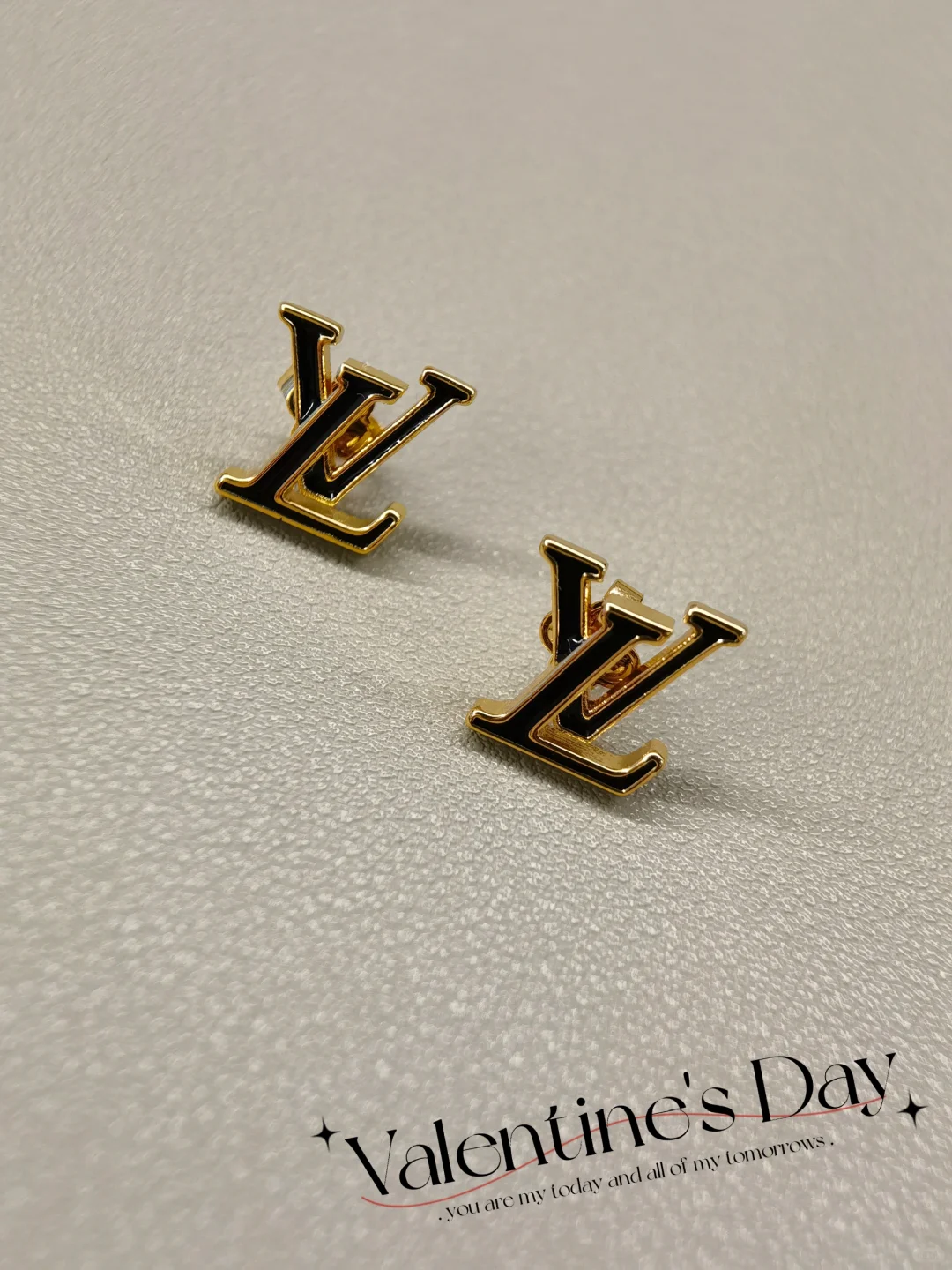Louis Vuitton Pink LV Letter Earrings - Best Replica Jewelry™