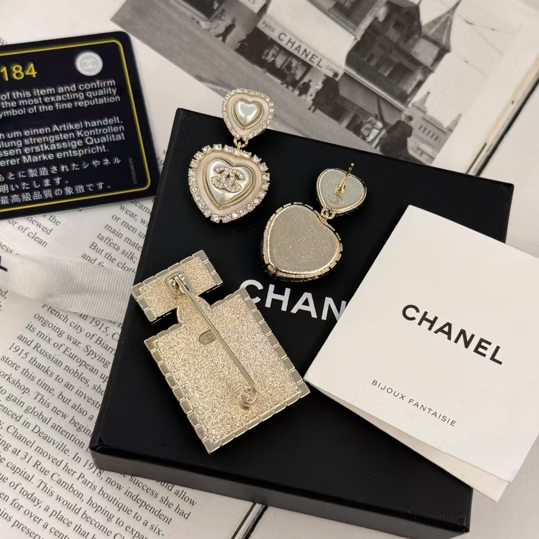 Chanel Two Heart Dangle Pearl Earrings - Best Replica Jewelry™