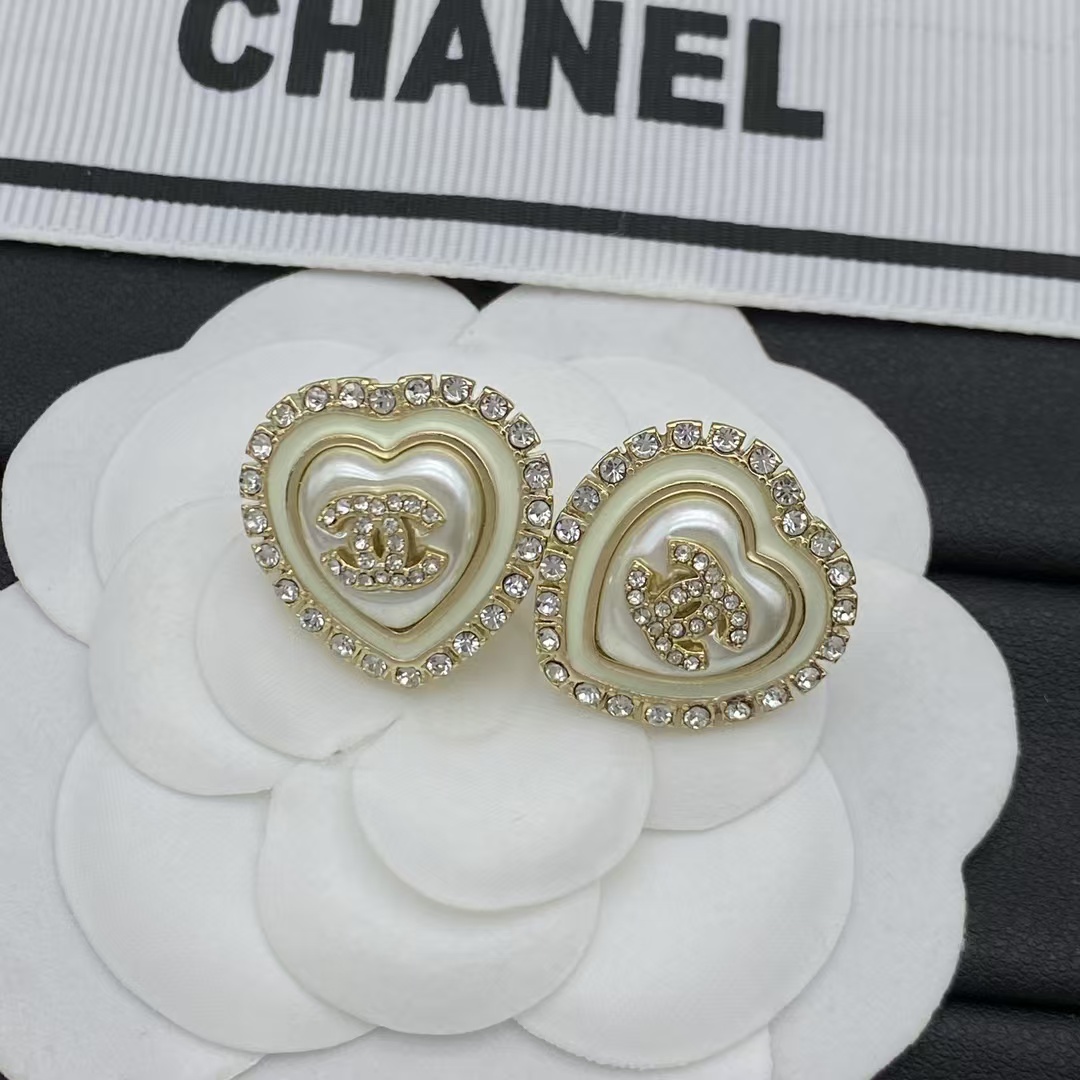 Chanel Strass Paved Heart Stud Earrings - Best Replica Jewelry™