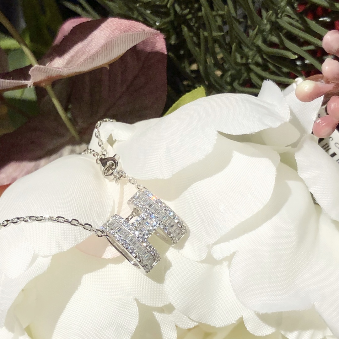 Hermes Diamond Paved H Pendant Necklace - Best Replica Jewelry™
