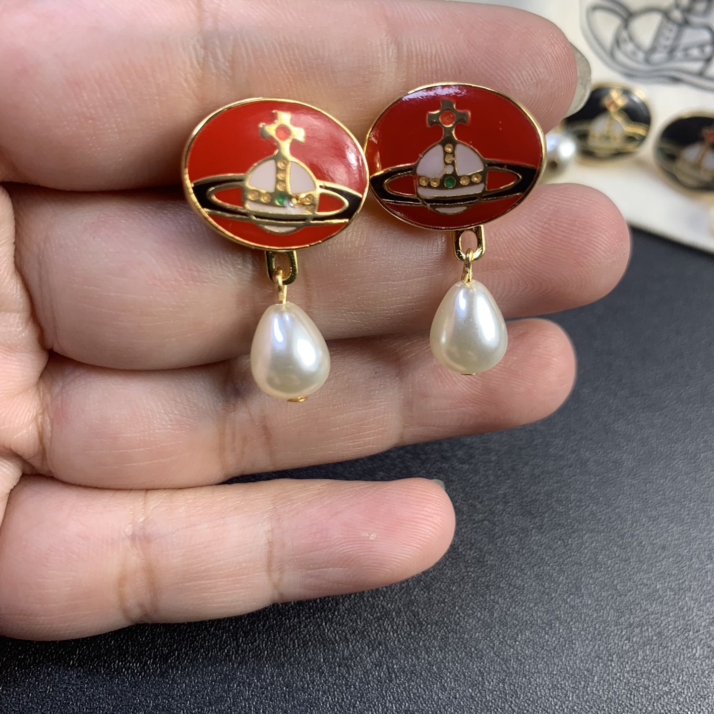 Vivienne Westwood Enamel Detachable  Teardrop Pearl Earrings - Best Replica Jewelry™