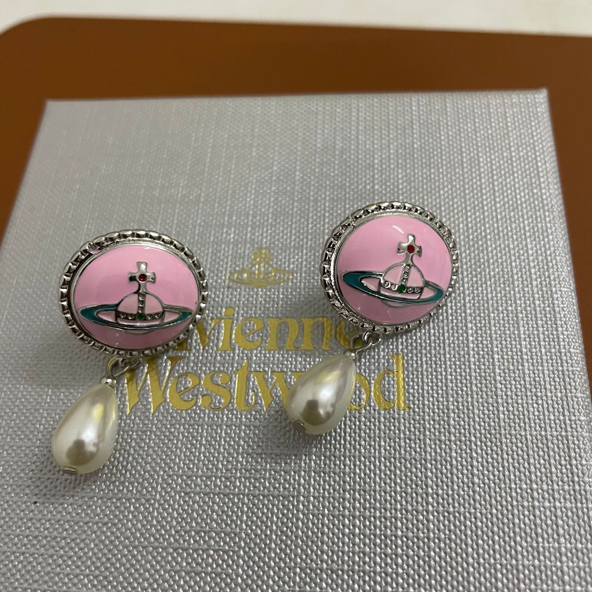 Vivienne Westwood Enamel Saturn Waterdrop Pearl Earrings - Best Replica Jewelry™