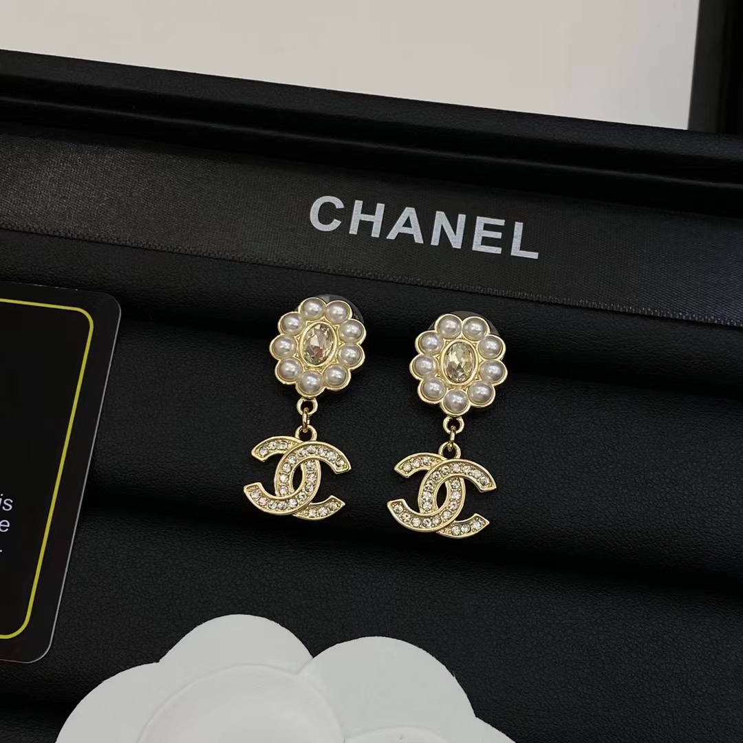 Chanel Pearl Flower Stud Earrings - Best Replica Jewelry™