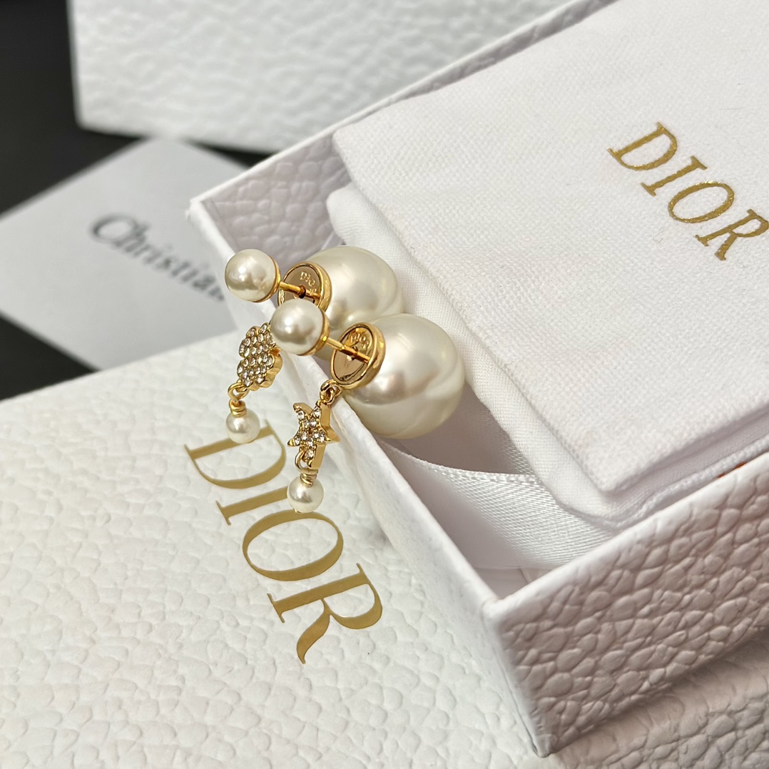 Dior Asymmetric Star Clover Dangle Pearl Earrings - Best Replica Jewelry™