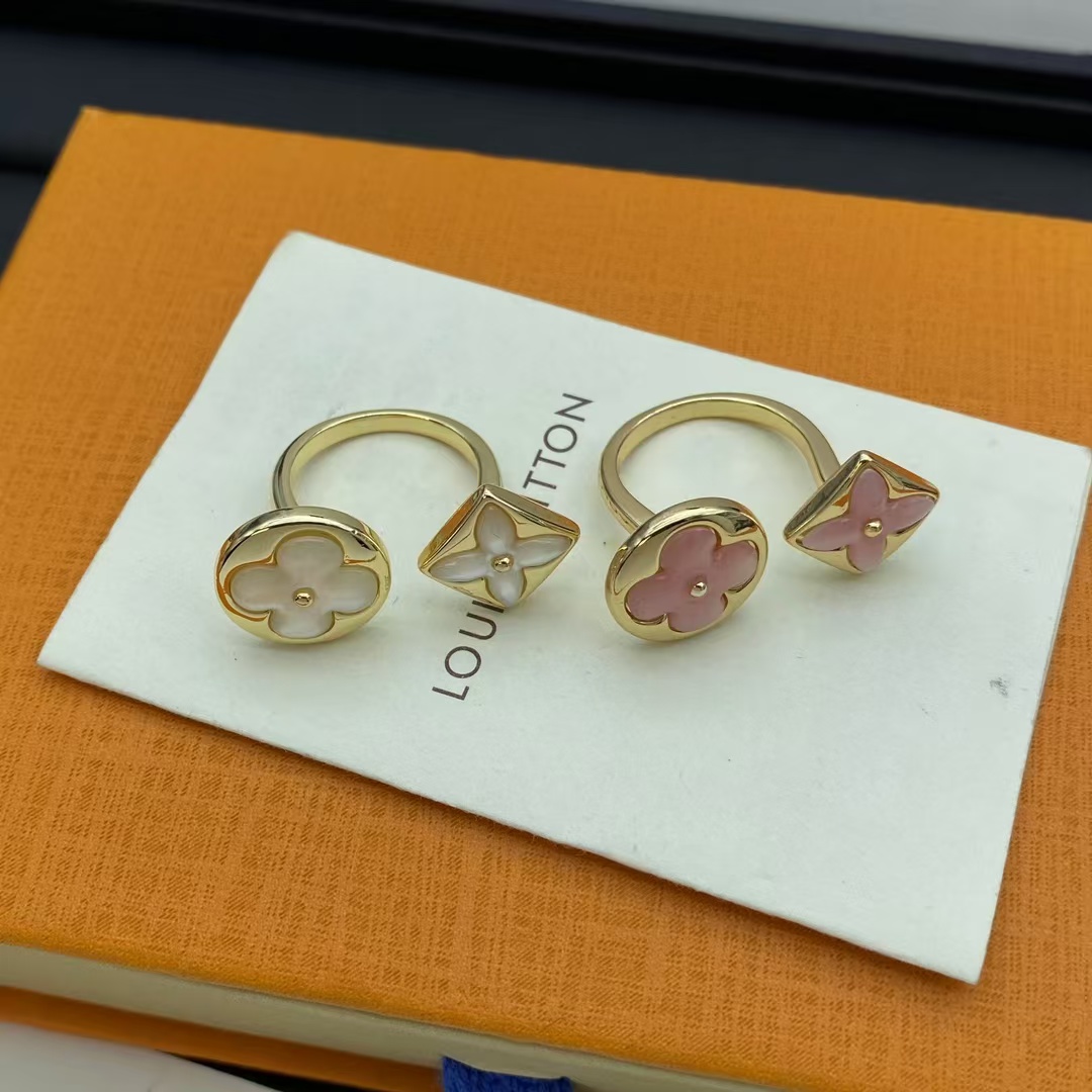 Louis Vuitton Classic Ring - Best Replica Jewelry™