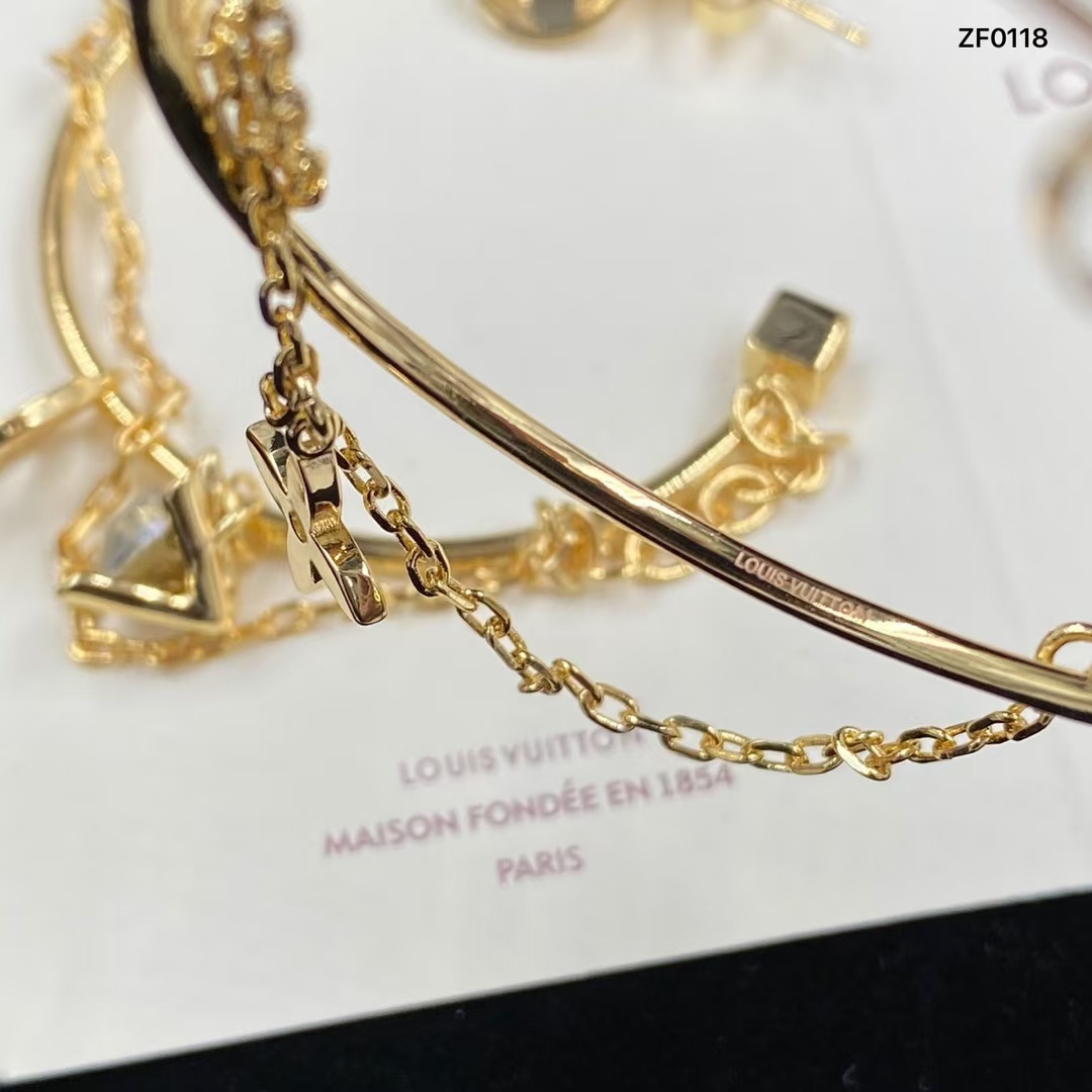 Louis Vuitton Large C Hoop Earrings - Best Replica Jewelry™