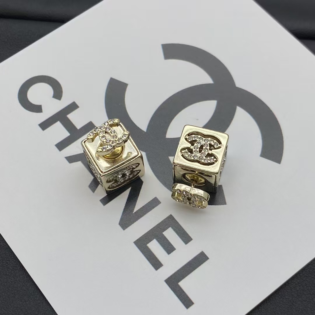 Chanel Cube Stud Earrings - Best Replica Jewelry™