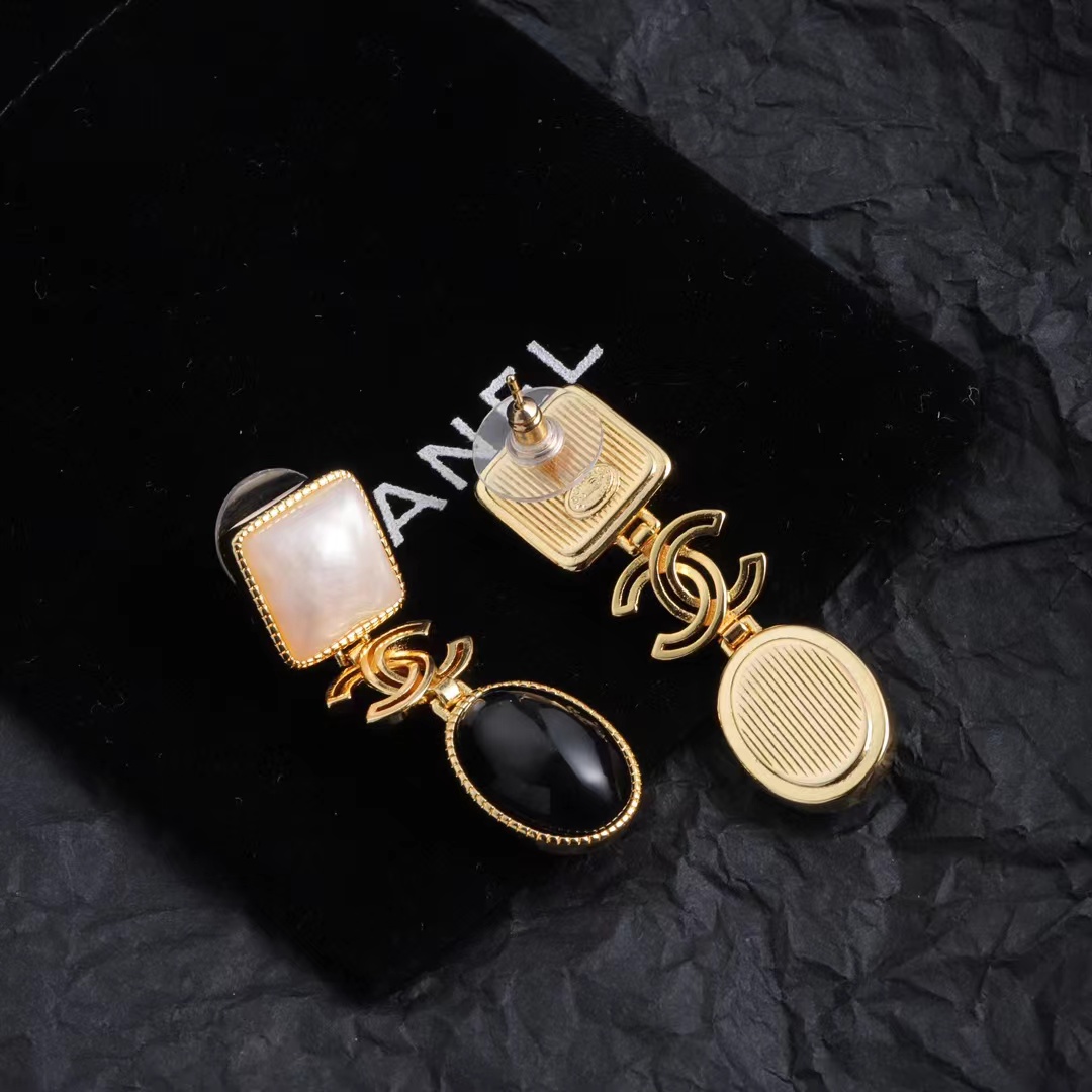 Chanel Retro Style Earrings - Best Replica Jewelry™