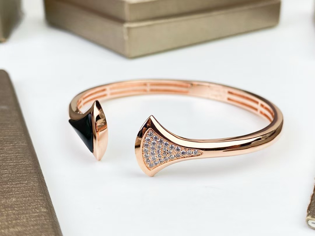 Bvlgari Divas' Dream Open Cuff Bangle Bracelet in Rose Gold - Best Replica Jewelry™