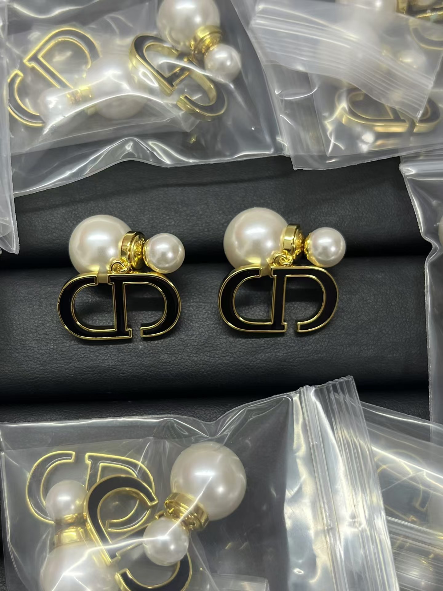 Dior Enamel CD Dangle Pearl Earrings - Best Replica Jewelry™