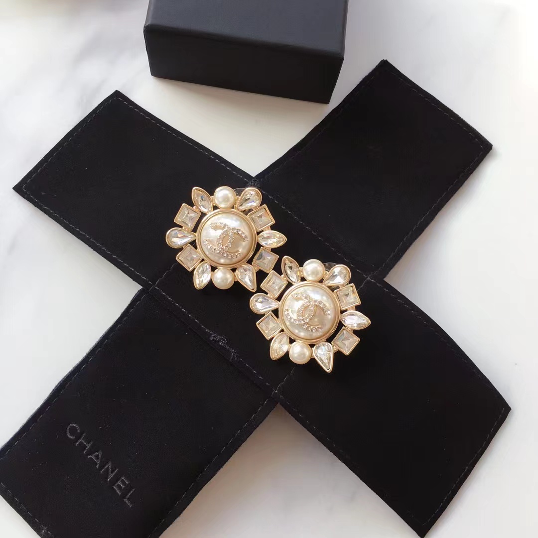 Chanel Large Round White Stud Earrings - Best Replica Jewelry™