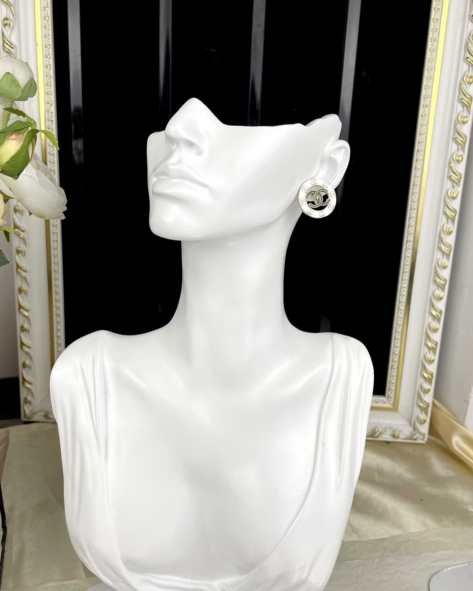 Chanel Round White and Black Enamel Stud Earrings - Best Replica Jewelry™