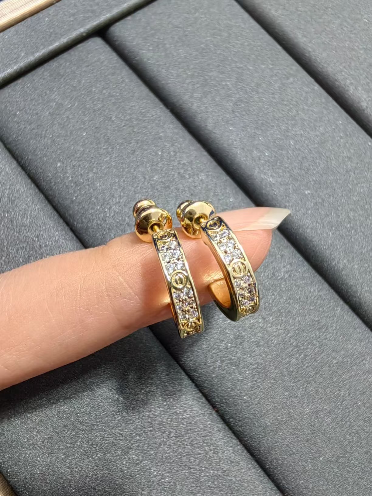 Cartier C Shape Earrings - Best Replica Jewelry™