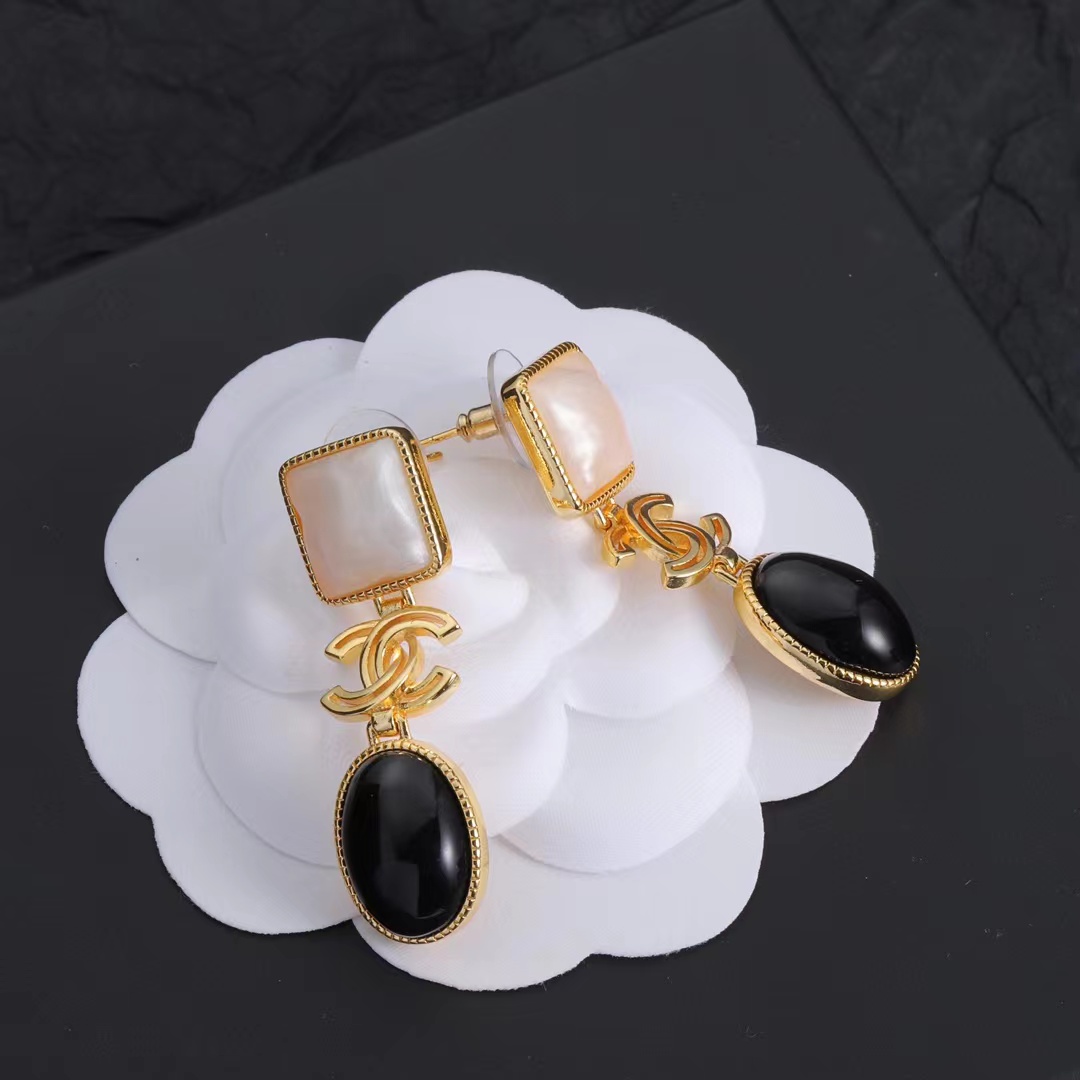 Chanel Retro Style Earrings - Best Replica Jewelry™