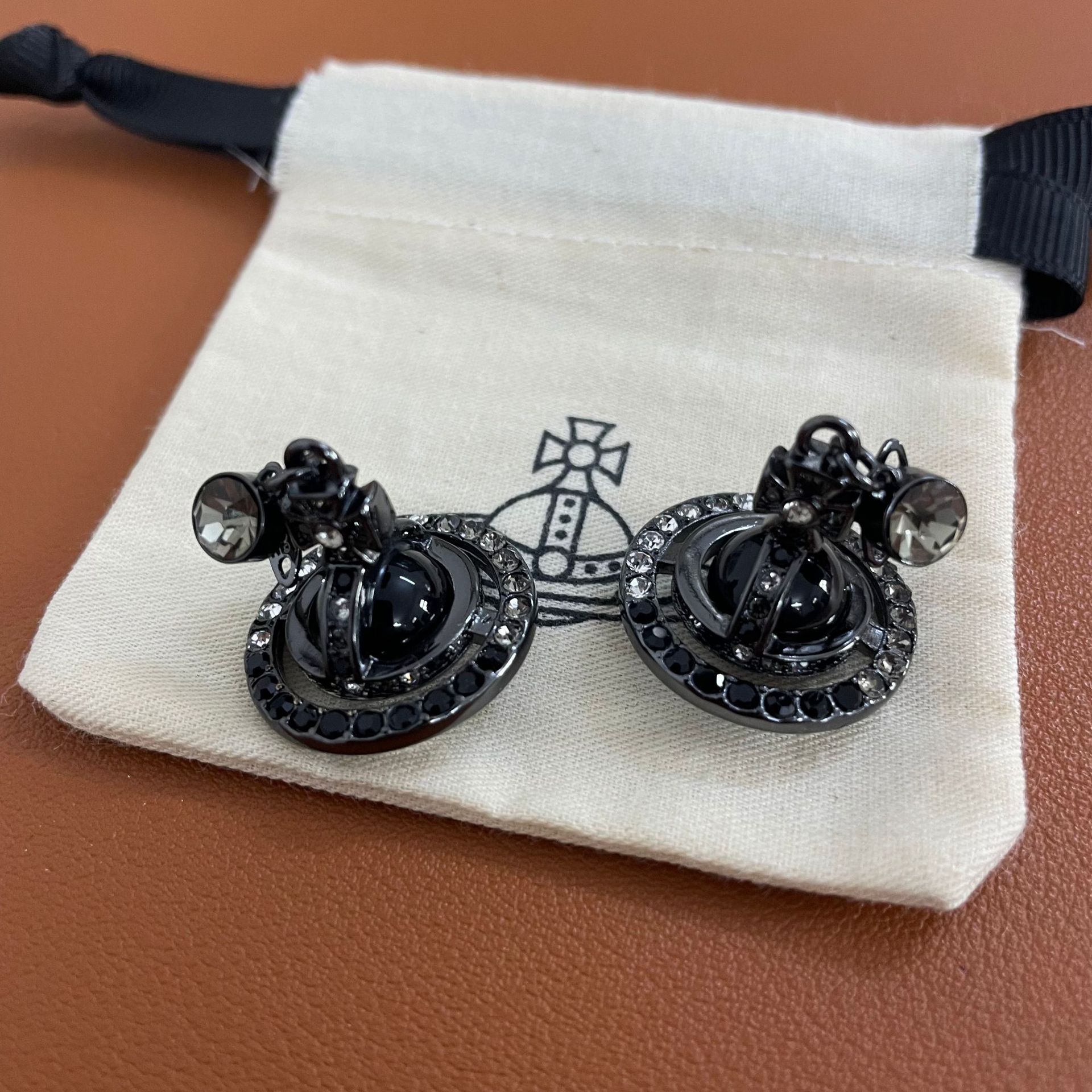 Vivienne Westwood Punk Style Cool Girl Black Saturn Earrings - Best Replica Jewelry™