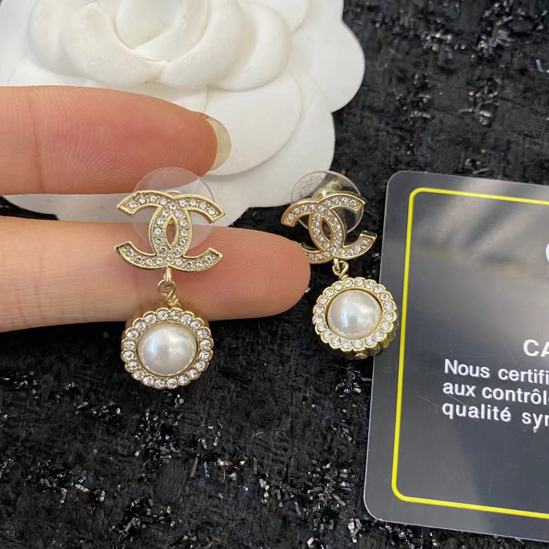 Chanel Double C Pearl Dangle Earrings - Best Replica Jewelry™