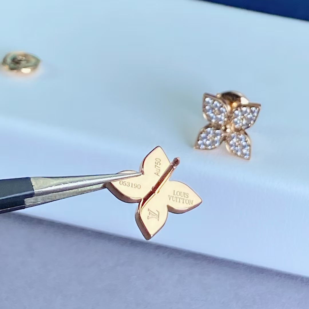 Louis Vuitton Diamond Flower Stud Earrings - Best Replica Jewelry™