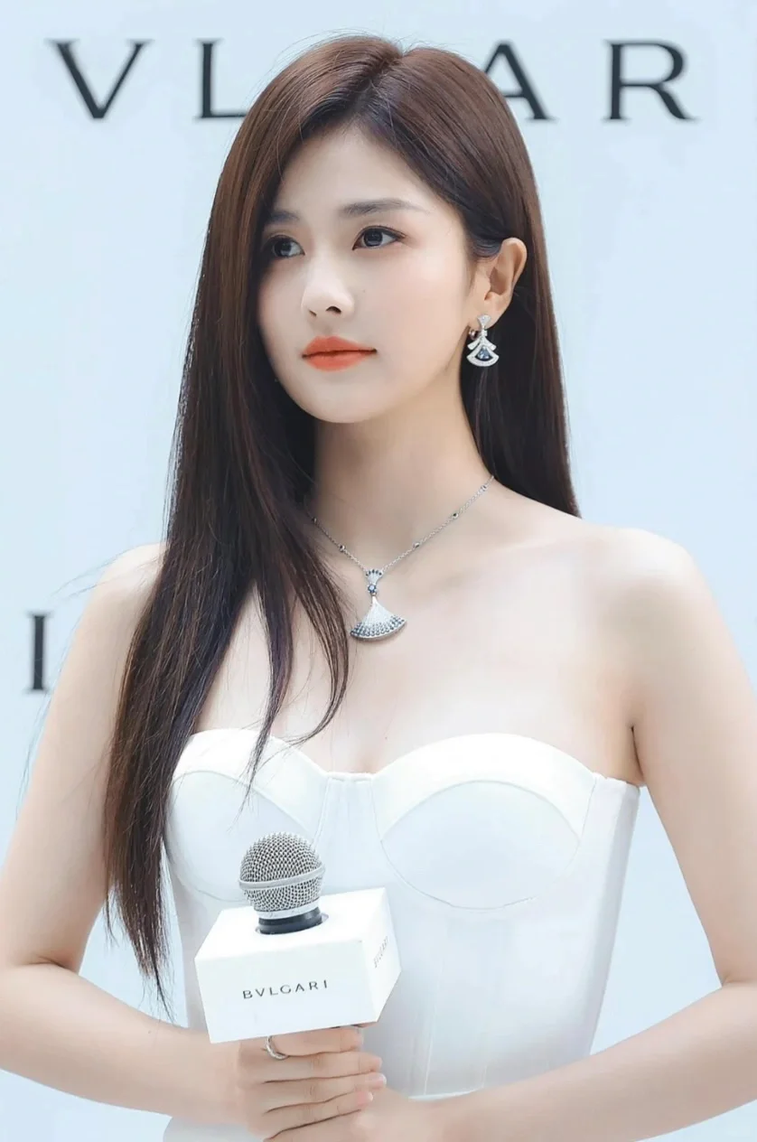 Bvlgari Divas’ Dream Earrings - Navy Teardrop Diamond - Best Replica Jewelry™