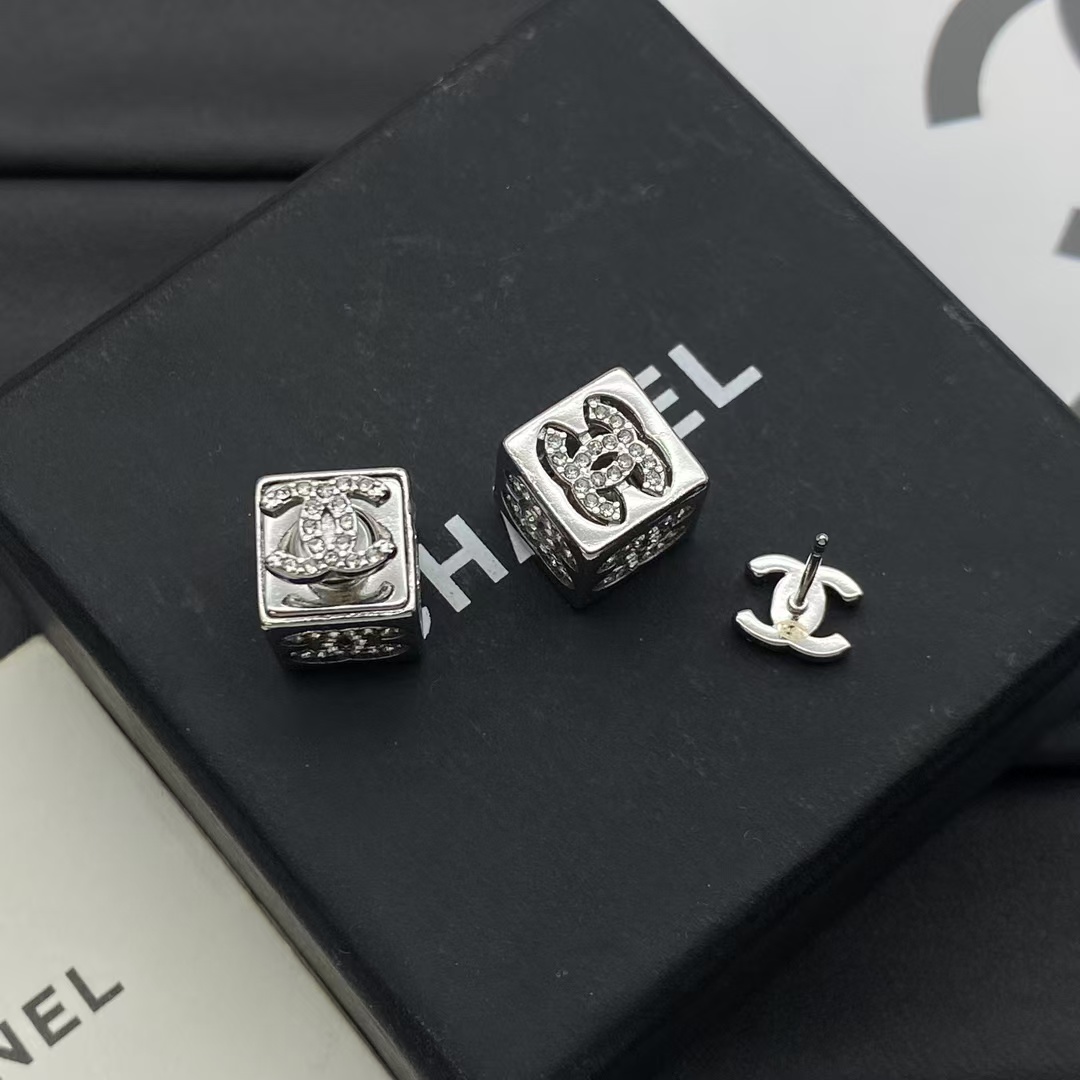 Chanel Cube Stud Earrings - Best Replica Jewelry™