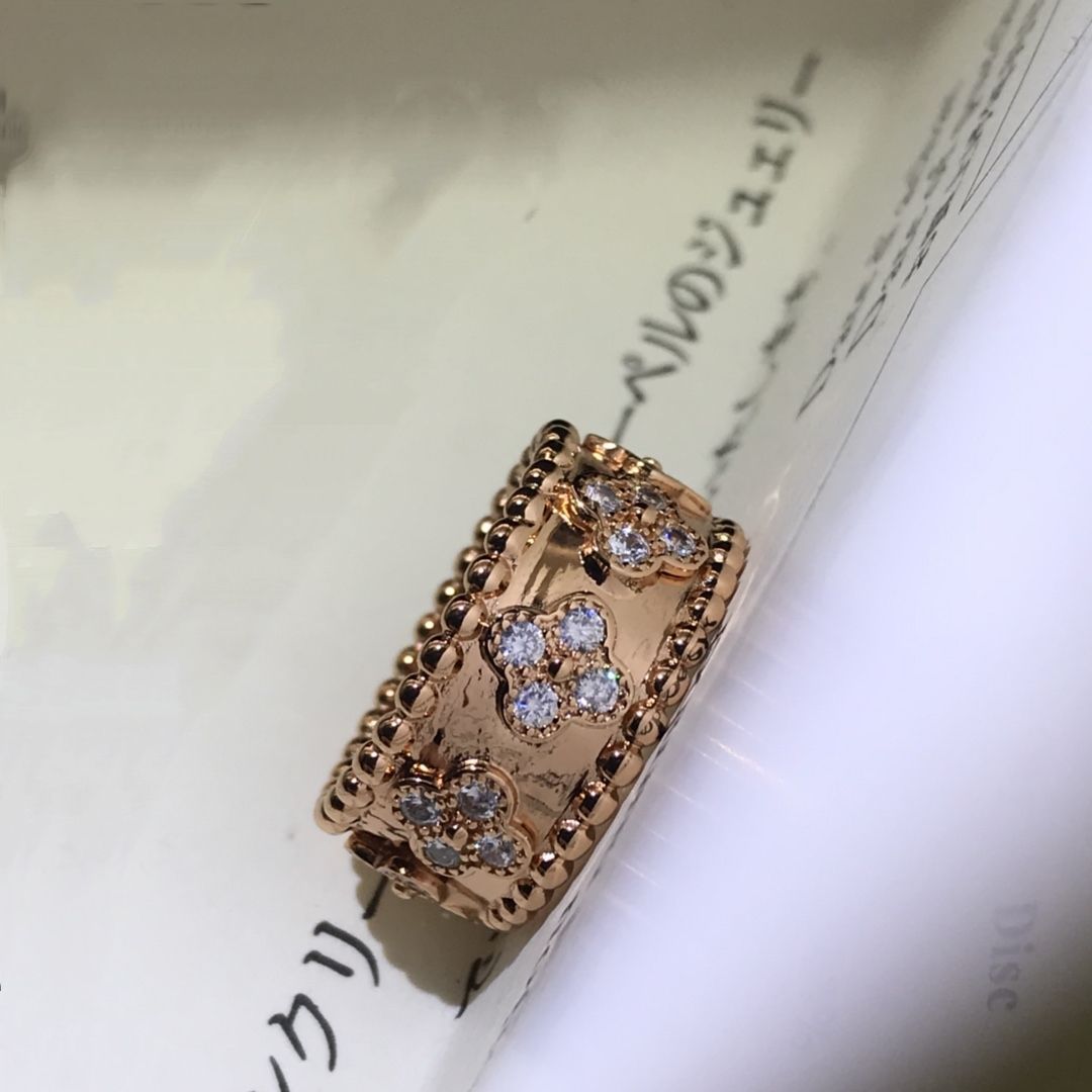 VCA Perlee Wide Four Leaf Clover Ring - Best Replica Jewelry™