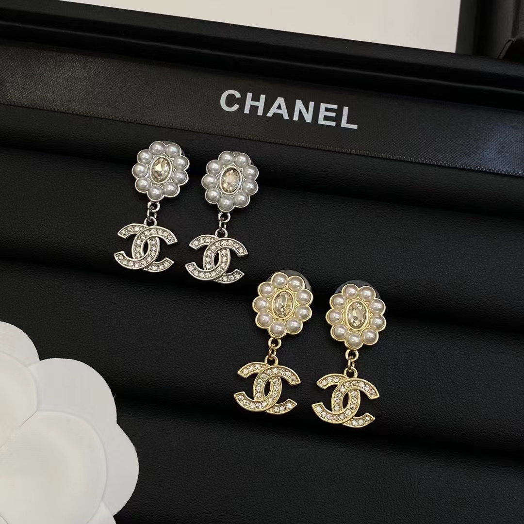 Chanel Pearl Flower Stud Earrings - Best Replica Jewelry™