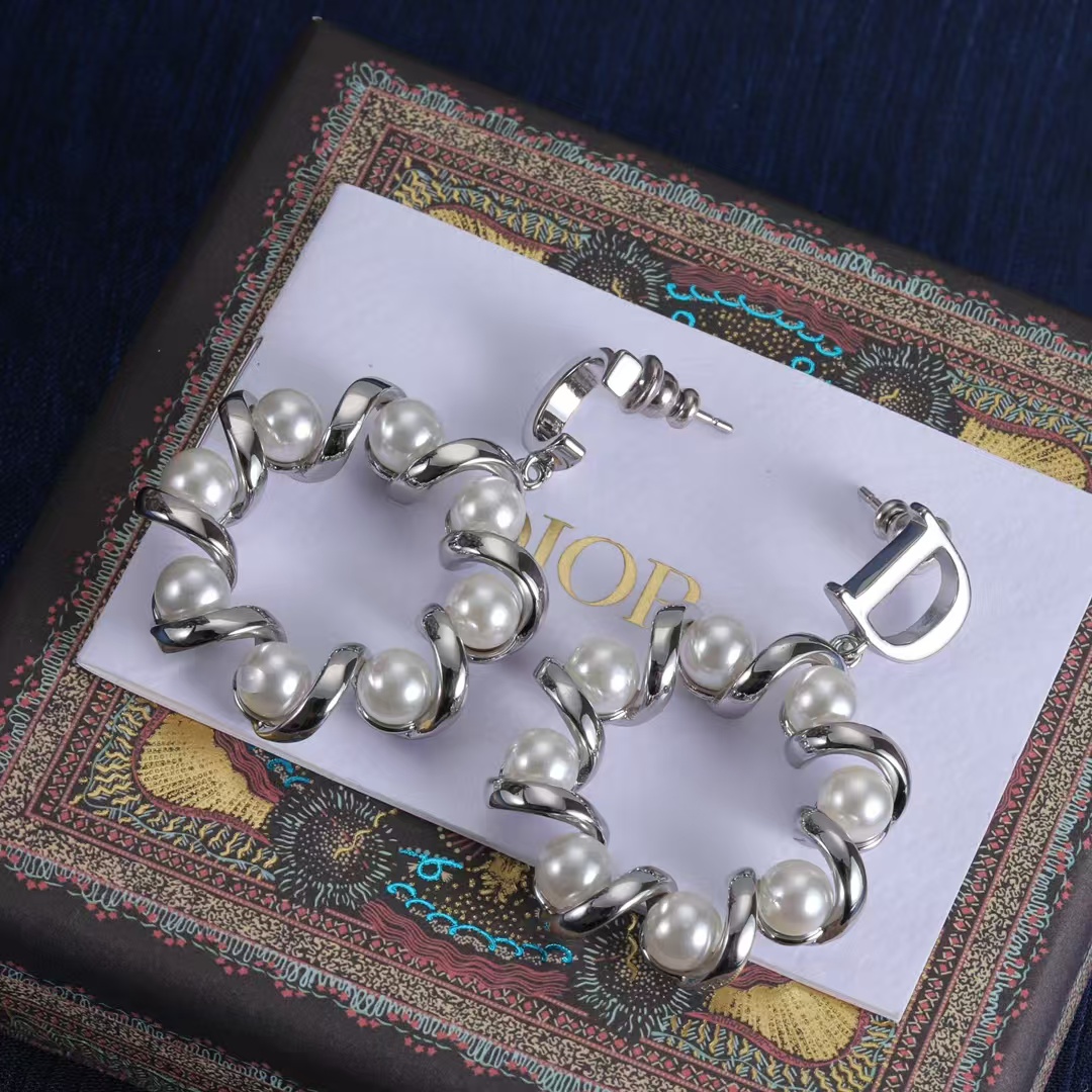 Dior Asymmetric CD Twisted Pearl Earrings - Best Replica Jewelry™