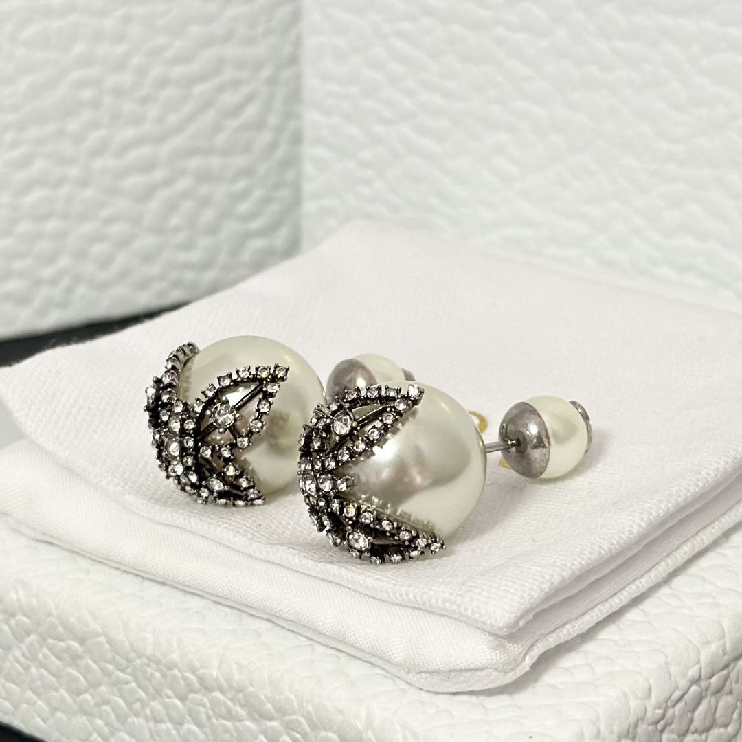 Dior Butterfly Paved on Pearl Stud Earrings - Best Replica Jewelry™