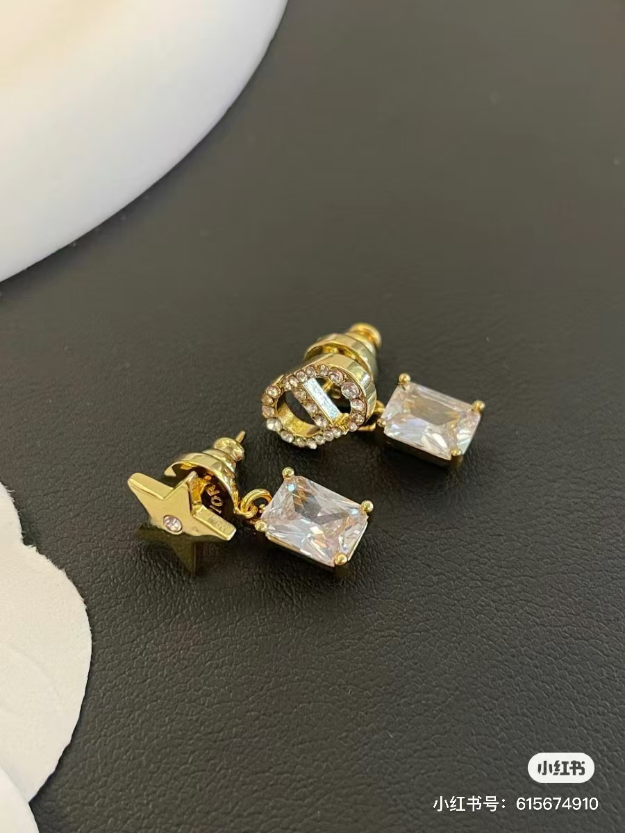 Dior Asymmetric Star Earrings - Best Replica Jewelry™
