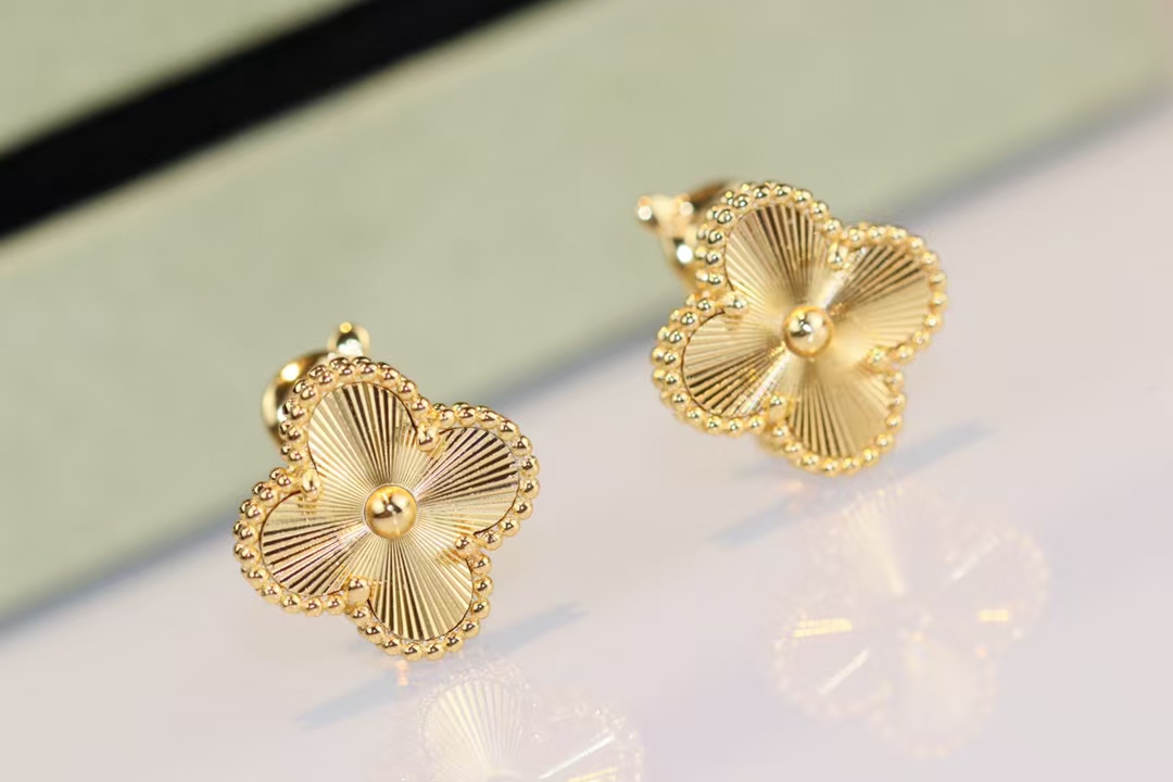 VCA Vintage Alhambra Earrings - Best Replica Jewelry™