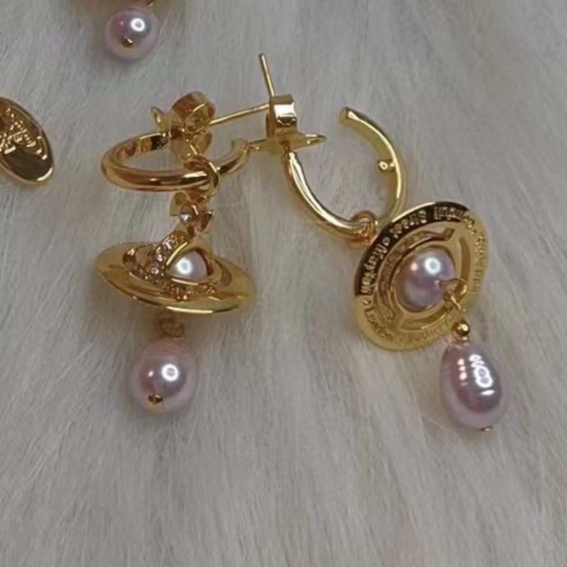 Vivienne Westwood Light Purple Baroque Pearl Earrings - Best Replica Jewelry™