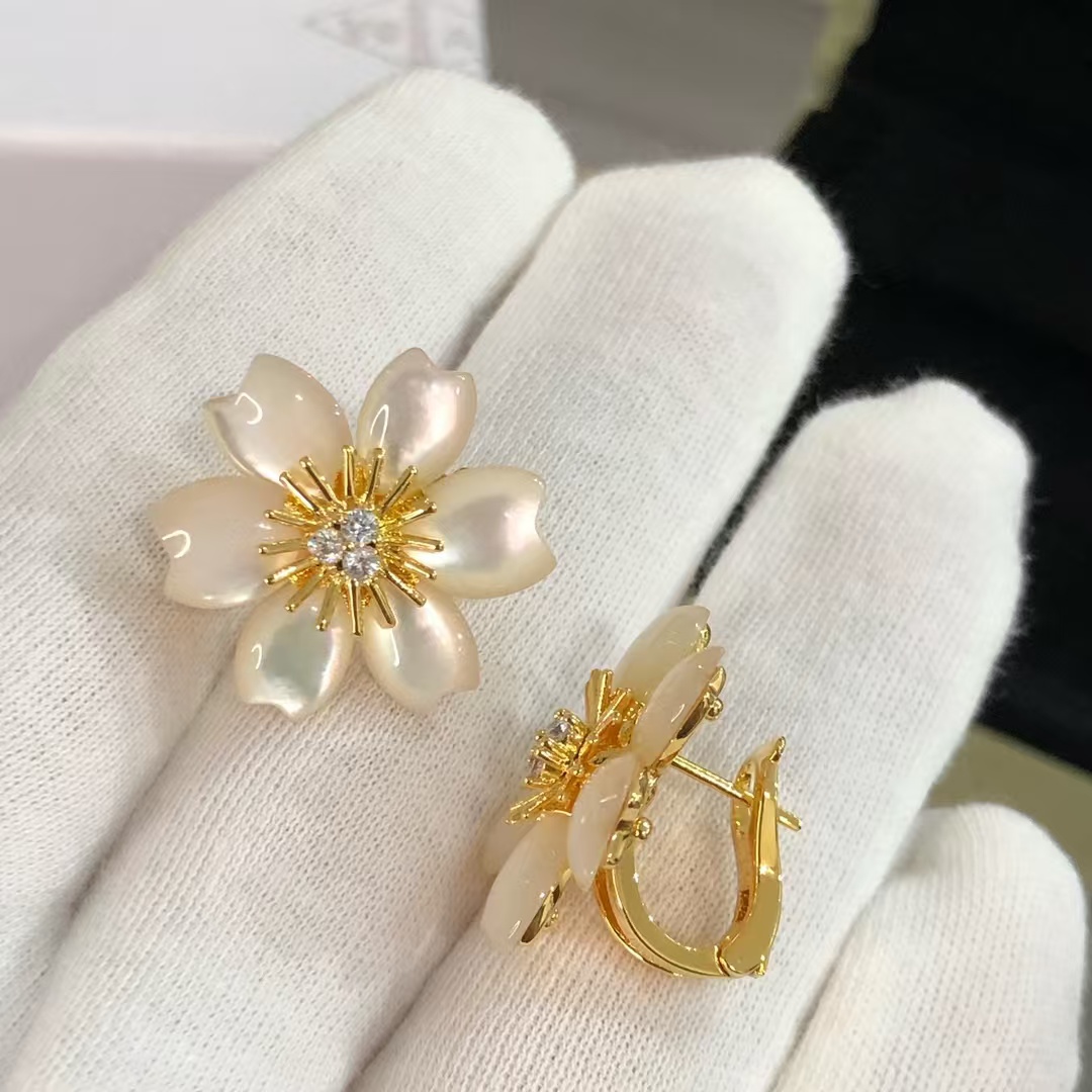 VCA Rose de Noël Christmas Earrings - Best Replica Jewelry™