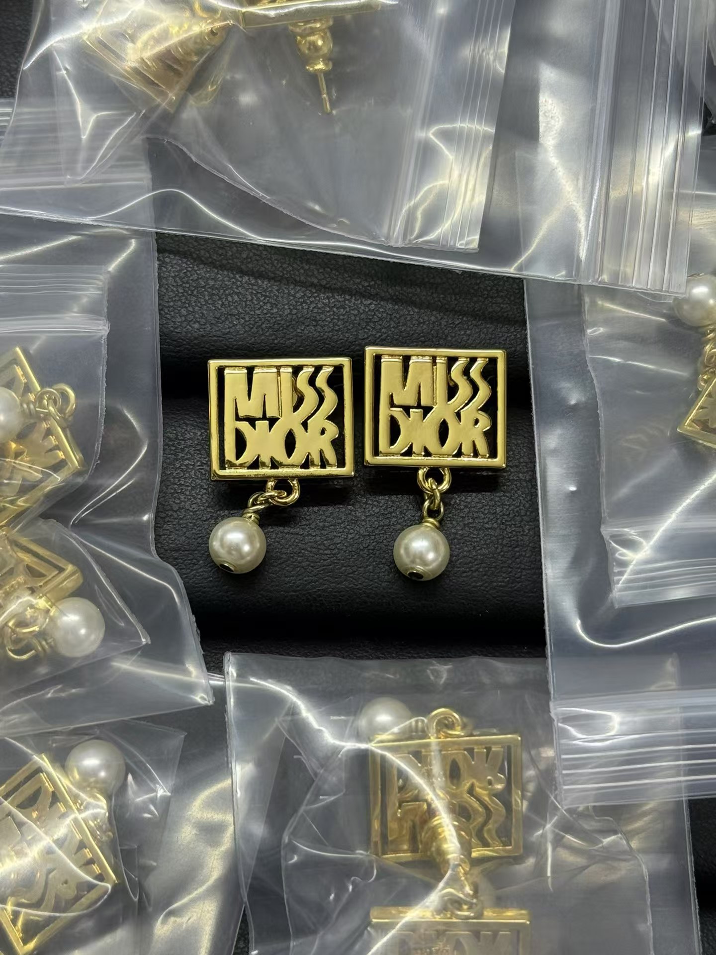 Miss Dior Pearl Drop Earrings - Best Replica Jewelry™