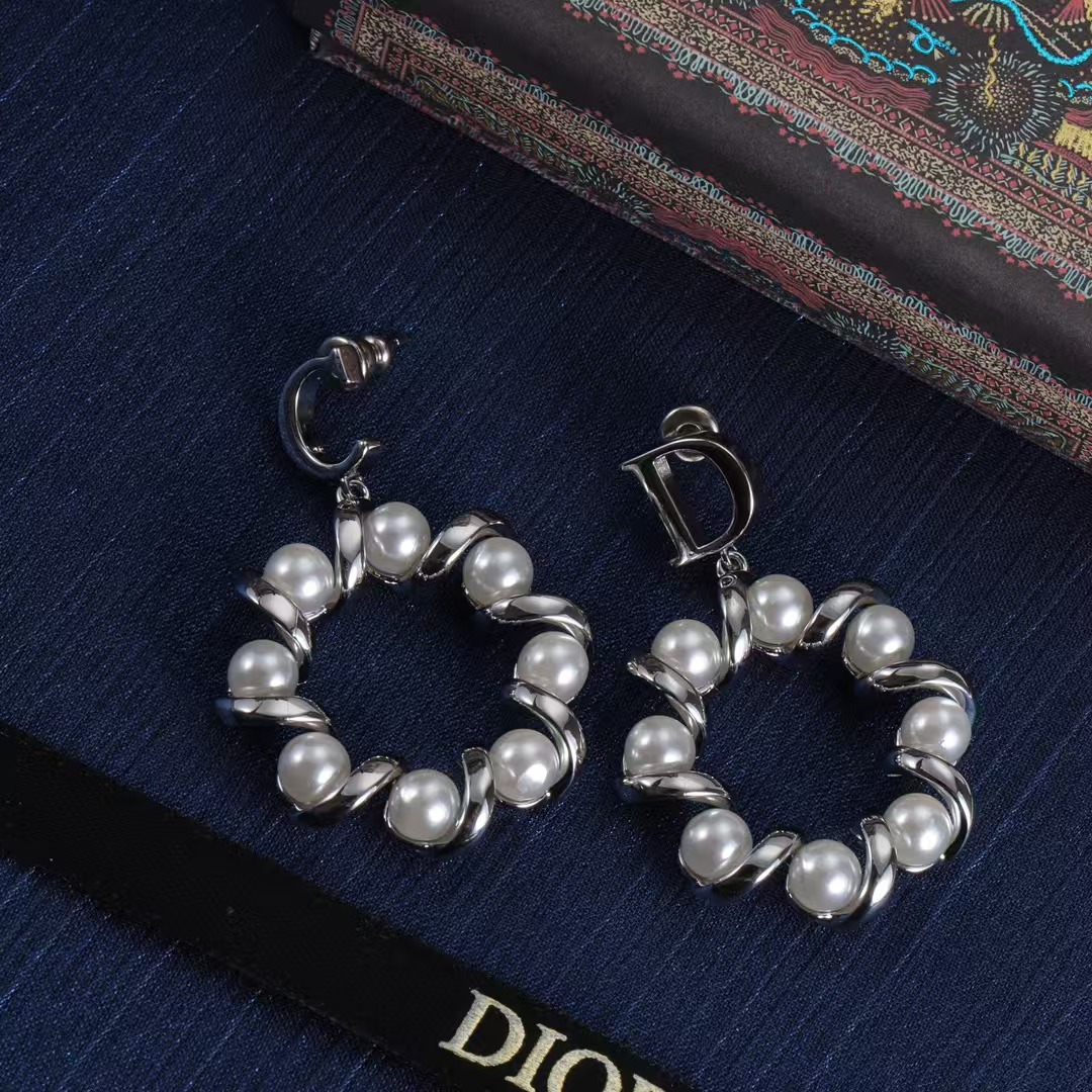 Dior Asymmetric CD Twisted Pearl Earrings - Best Replica Jewelry™