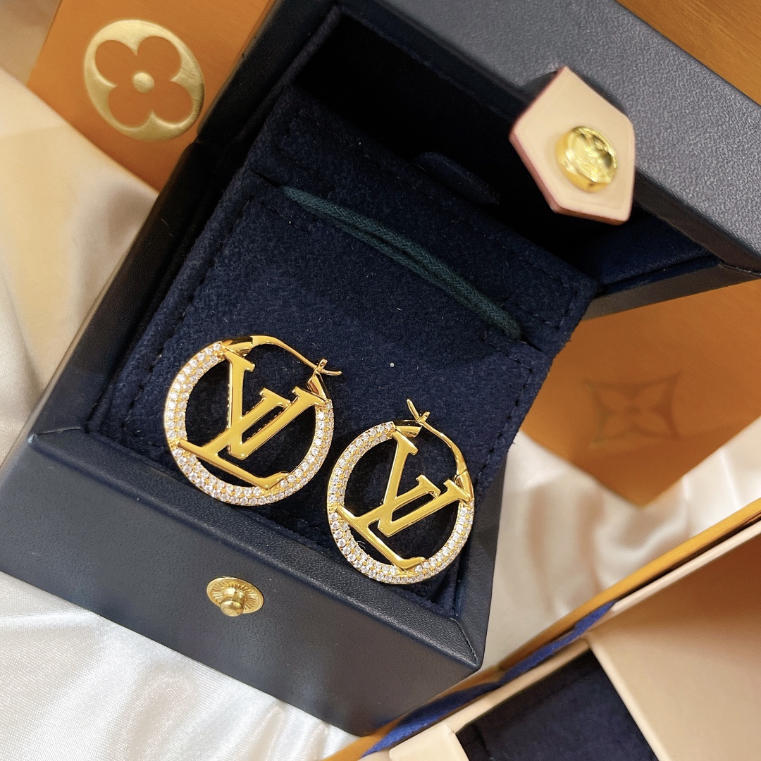 Louis Vuitton Letter Round Stud Earrings - Best Replica Jewelry™