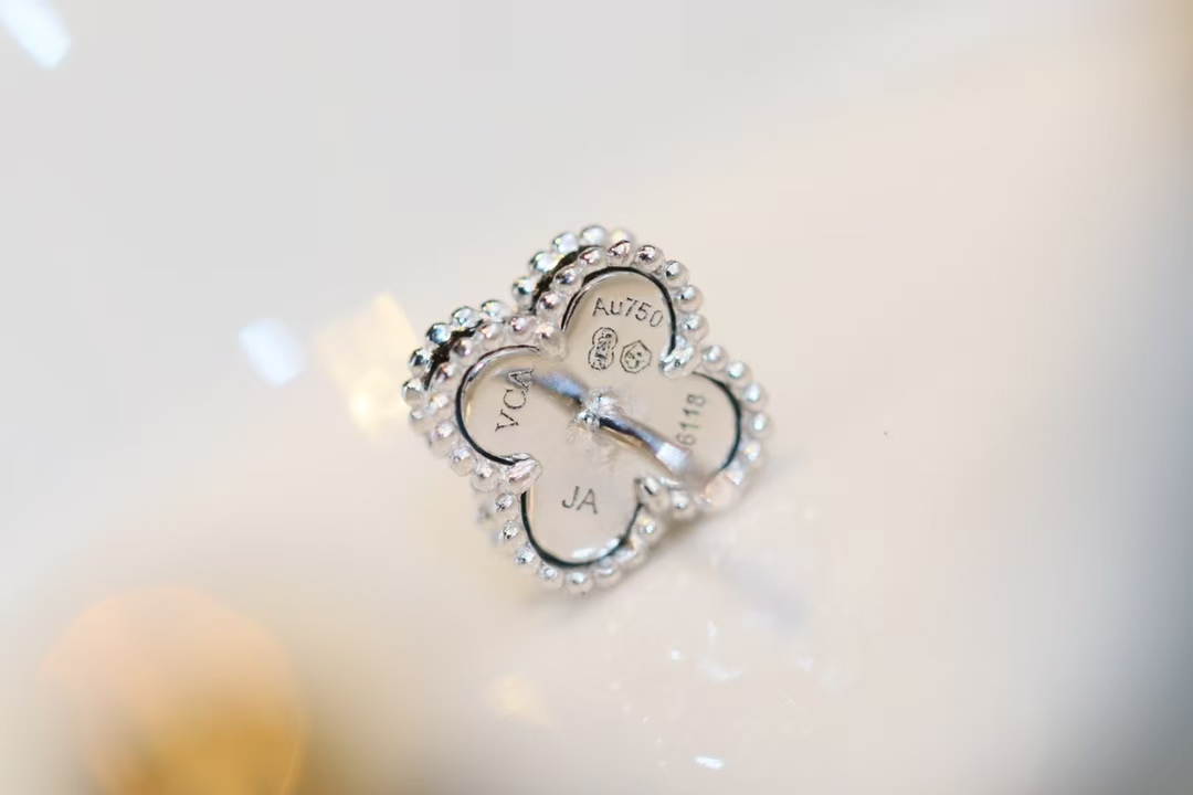 VCA Sweet Alhambra Earstuds Earring - Mini - Best Replica Jewelry™