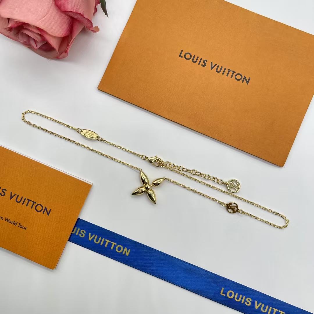 Louis Vuitton Dainty Star Pendant Necklace - Best Replica Jewelry™