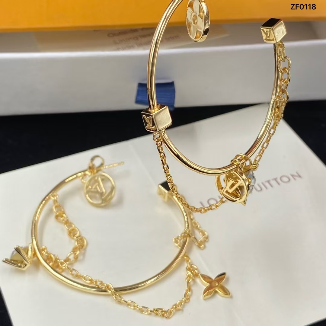 Louis Vuitton Large C Hoop Earrings - Best Replica Jewelry™
