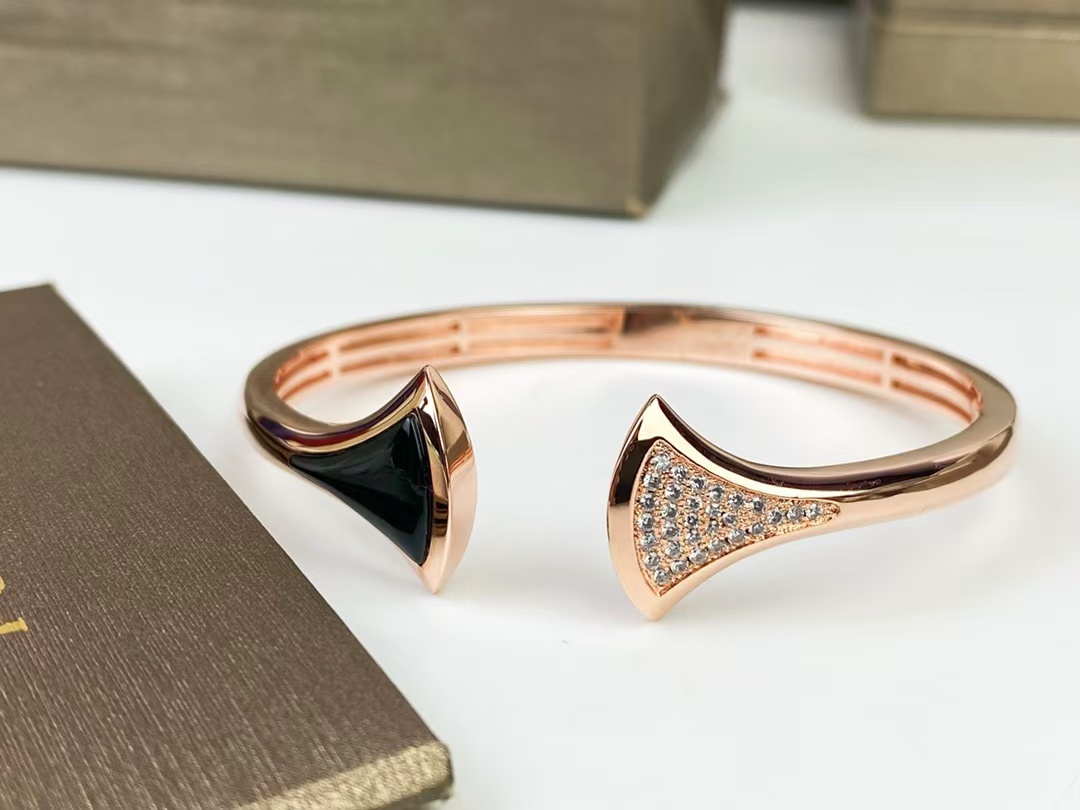 Bvlgari Divas' Dream Open Cuff Bangle Bracelet in Rose Gold - Best Replica Jewelry™