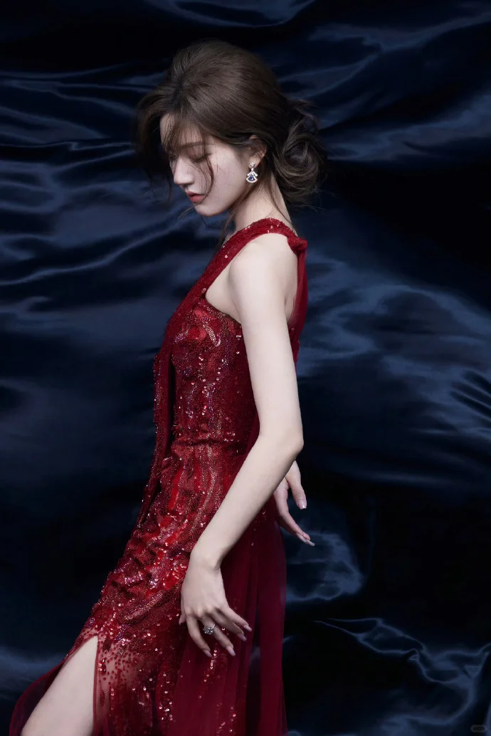 Bvlgari Divas’ Dream Earrings - Navy Teardrop Diamond - Best Replica Jewelry™