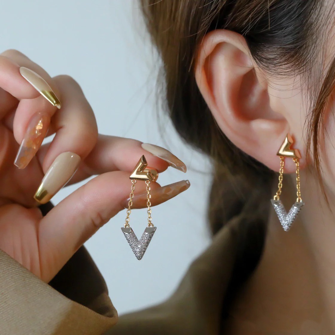 Louis Vuitton Mixed Metal Color Long Dangle Earrings - Best Replica Jewelry™