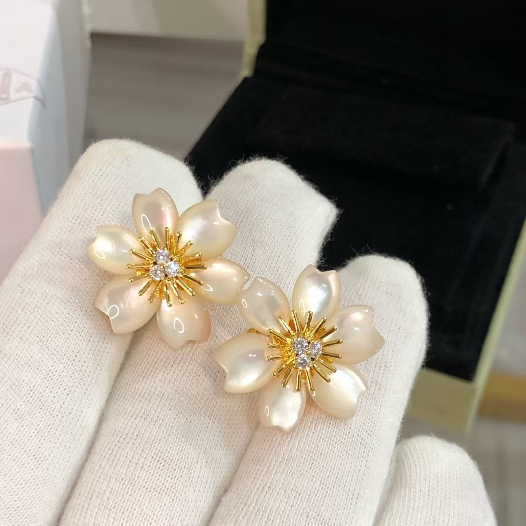 VCA Rose de Noël Christmas Earrings - Best Replica Jewelry™