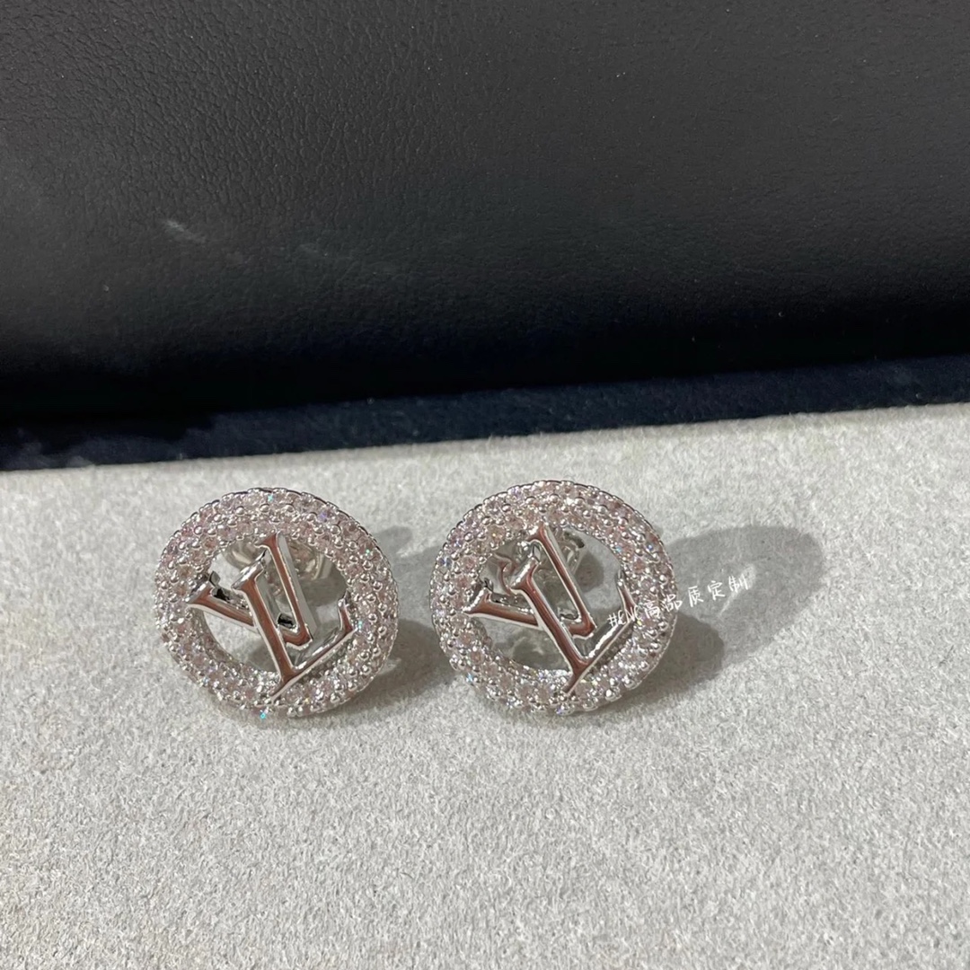 Louis Vuitton Diamond Paved Round Stud Earrings - Best Replica Jewelry™