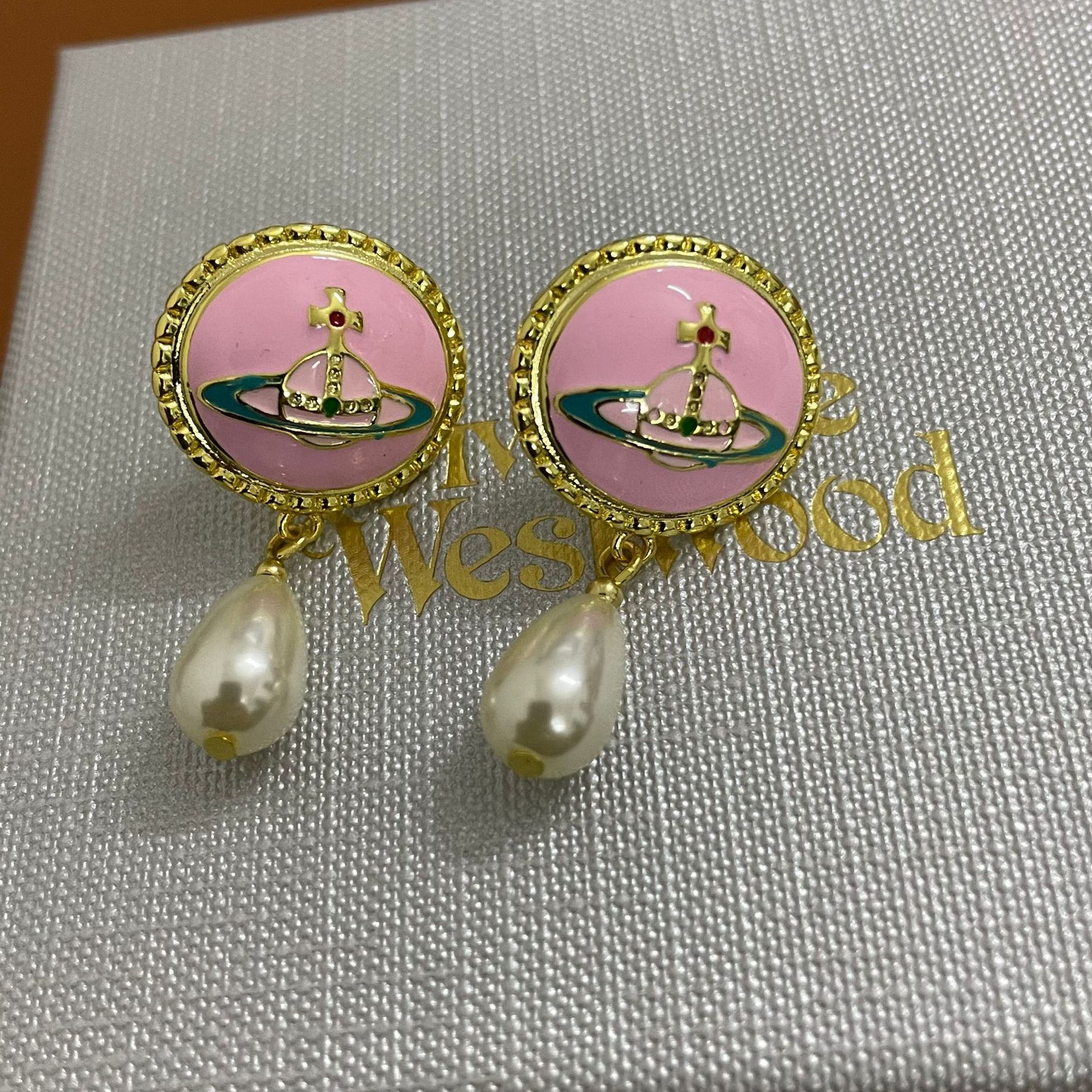 Vivienne Westwood Enamel Saturn Waterdrop Pearl Earrings - Best Replica Jewelry™