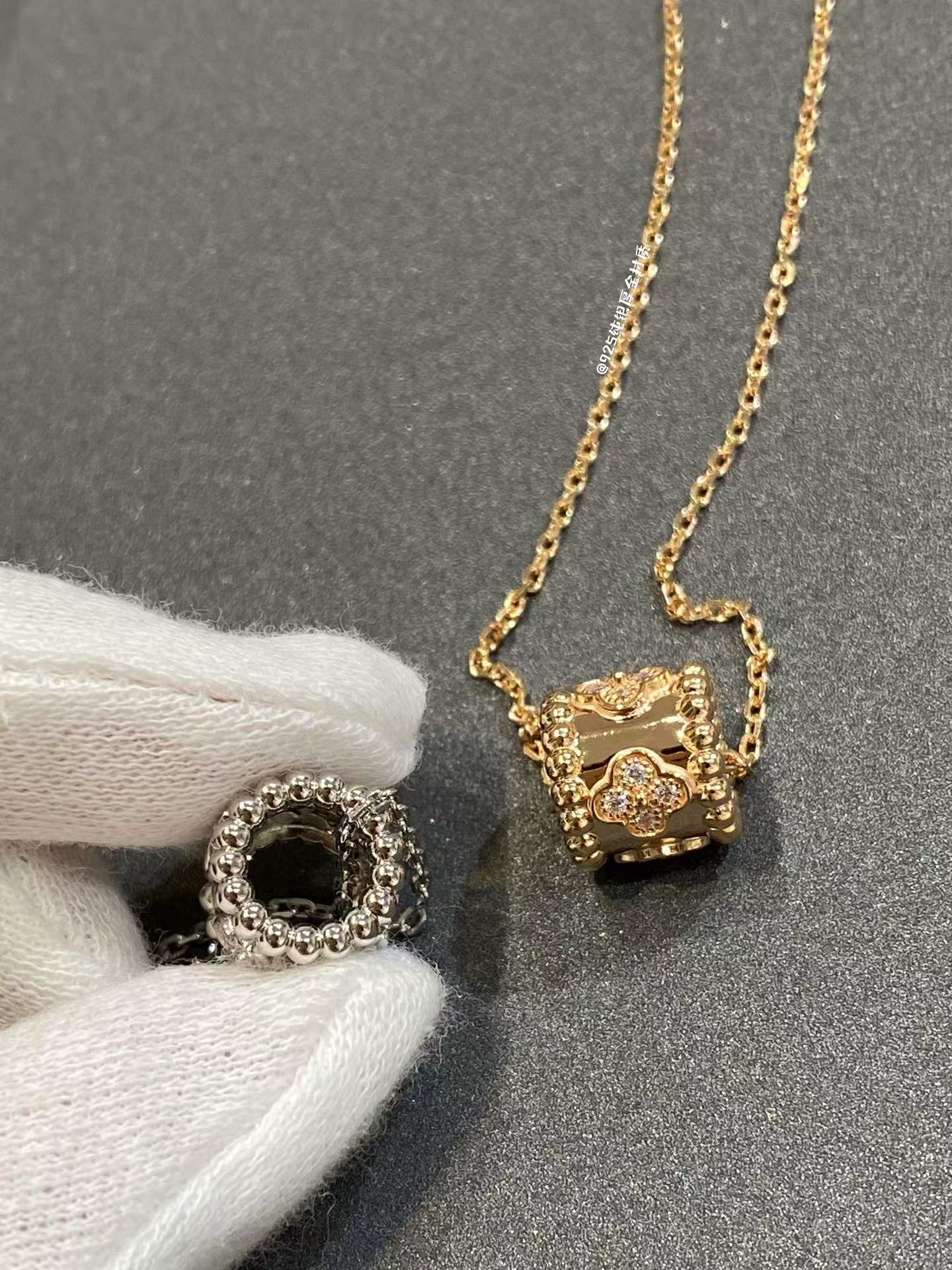 VCA Perlee Clovers Pendant Necklace - Best Replica Jewelry™