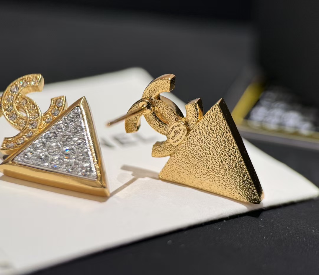 Chanel Geometric Triangle Stud Earrings - Best Replica Jewelry™