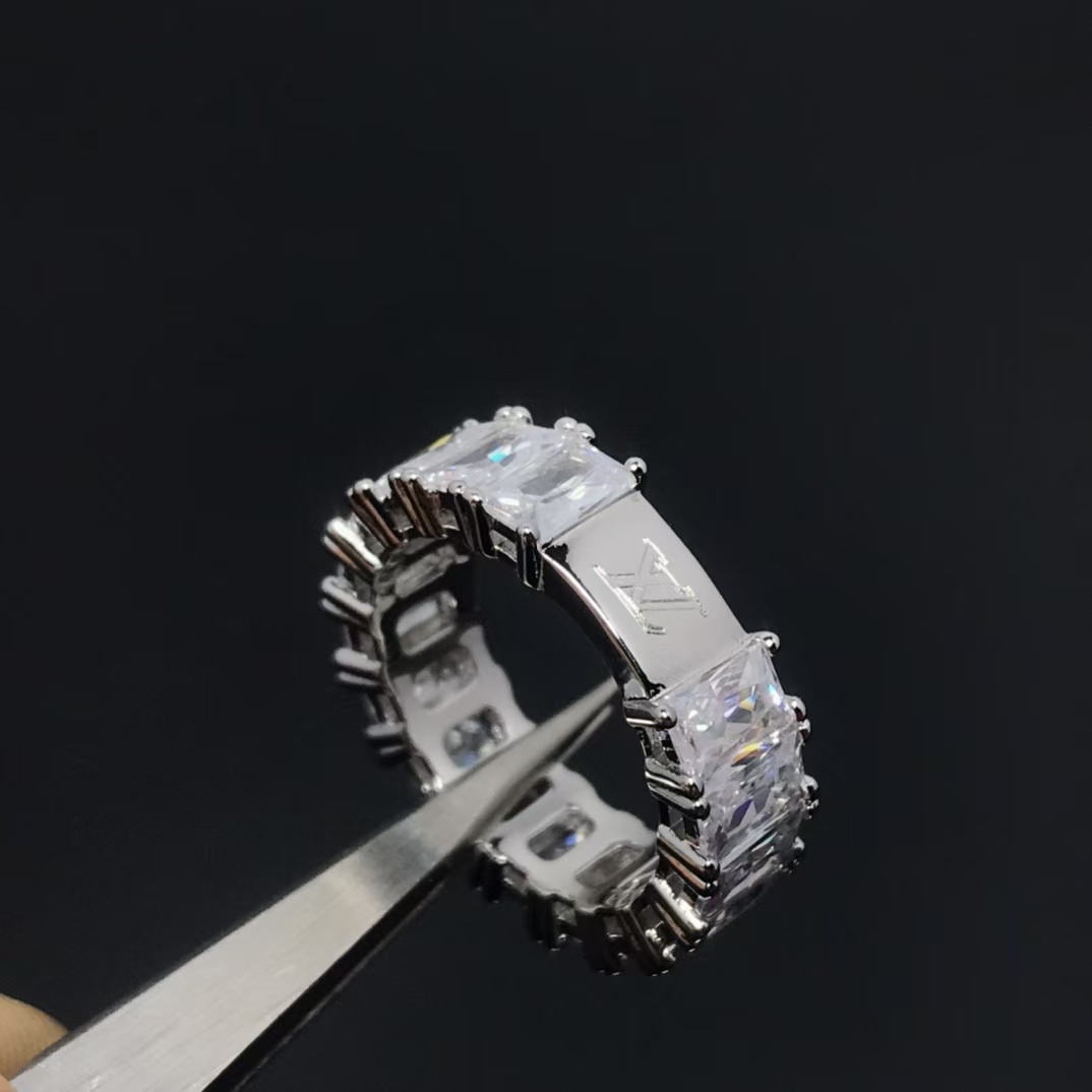 Louis Vuitton Cube Diamond Ring - Best Replica Jewelry™