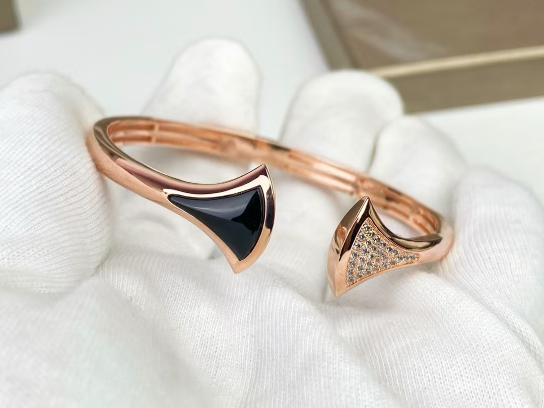 Bvlgari Divas' Dream Open Cuff Bangle Bracelet in Rose Gold - Best Replica Jewelry™