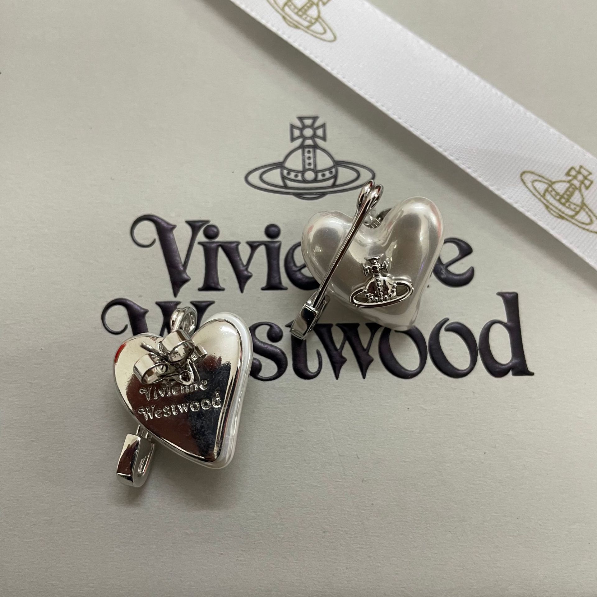 Vivienne Westwood Heart Paperclip Saturn Stud Earrings - Best Replica Jewelry™